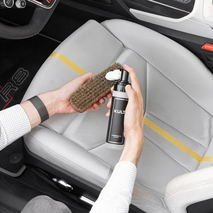Handreinigung von Autoleder bei Ibos Auto Spa